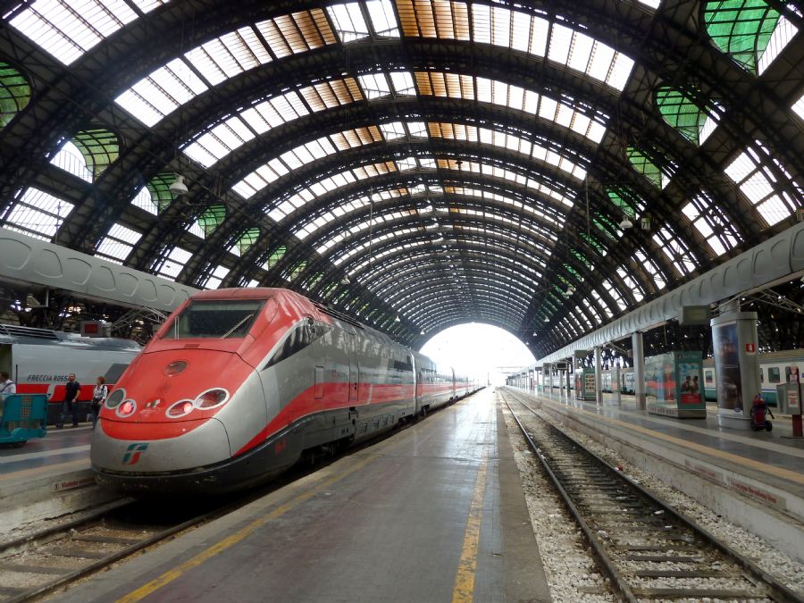 Desde la estación central parten también trenes de alta velocidad como el Flecha Roja de Bombardier